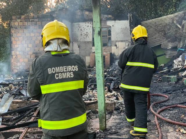 Cinco pessoas da mesma família morrem em incêndio