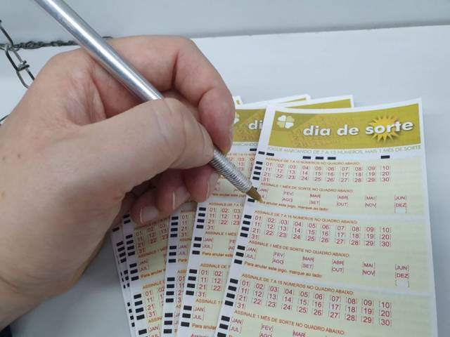 Aposta de Porto Alegre ganha R$ 589 mil no Dia de Sorte; confira resultados das loterias deste sábado