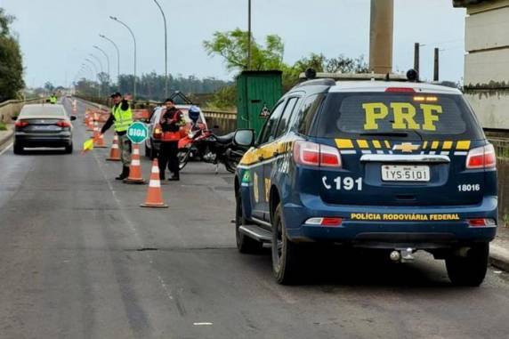 Rachadura é registrada na ponte que liga o Brasil à Argentina; trânsito segue parcialmente bloqueado