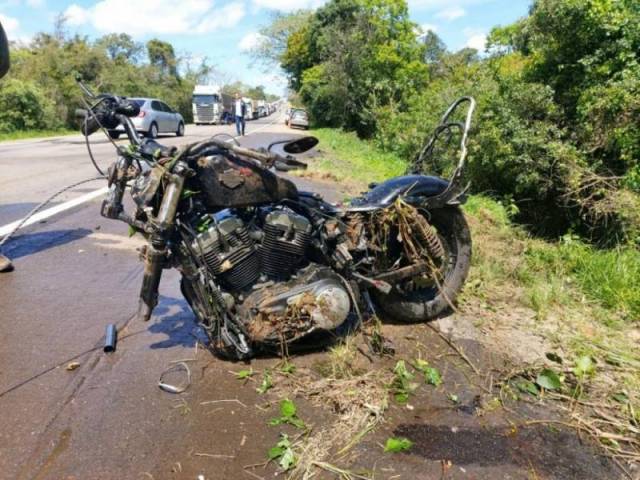 Caminhão de Três de Maio se envolve em acidente com morte de motociclista na BR 392