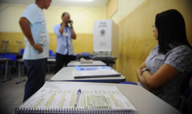 O que fazem os mesários durante o processo de votação