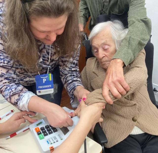 Idosa de 103 anos faz questão de votar em Três de Maio