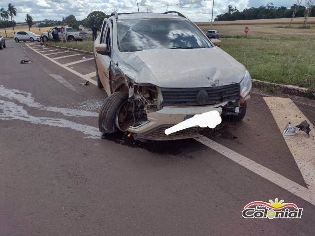 Colisão envolve duas caminhonetes no trevo da BR-472 em Bela Vista, Três de Maio