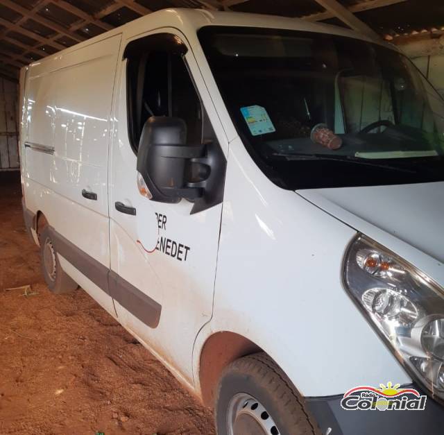 Van tomada em roubo em Três de Maio é localizada em um galpão no interior de Santo Ângelo