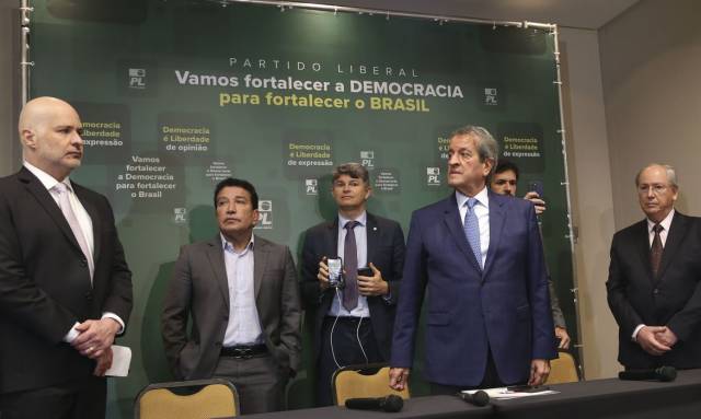 Representação do PL quer invalidar votos de urnas mais antigas