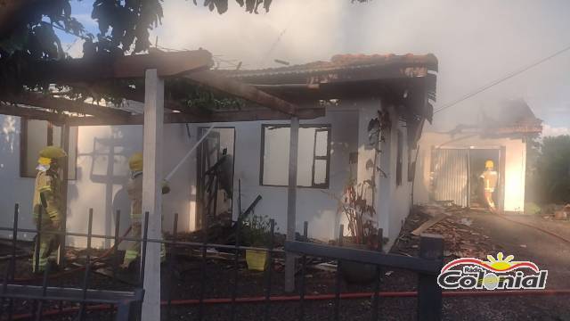 Casa é destruída por incêndio na comunidade de Bela Vista, Três de Maio