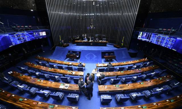 Senado aprova texto-base do primeiro turno da PEC da Transição
