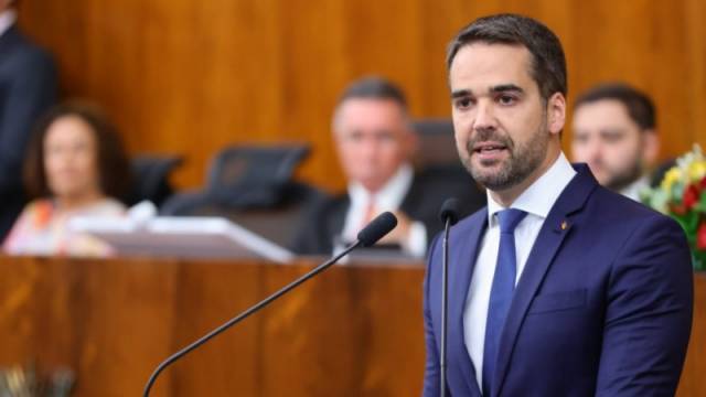 Eduardo Leite é empossado governador em solenidade na Assembleia Legislativa