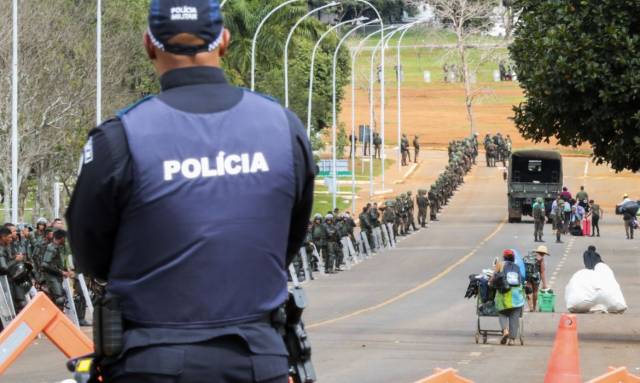 Presos no QG do Exército chegam a 1,2 mil