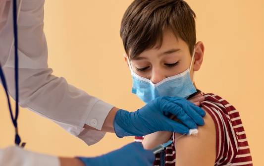 Governo orienta sobre dose de reforço de vacina contra Covid para crianças de 5 a 11 anos