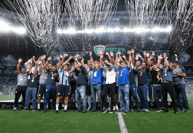 Com show de Suárez, Grêmio é tetracampeão da Recopa Gaúcha