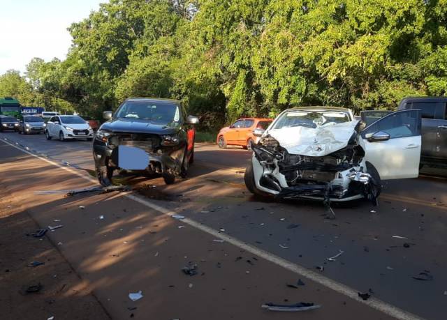 Colisão frontal envolveu caminhonete e automóvel na RS-344 em Santa Rosa