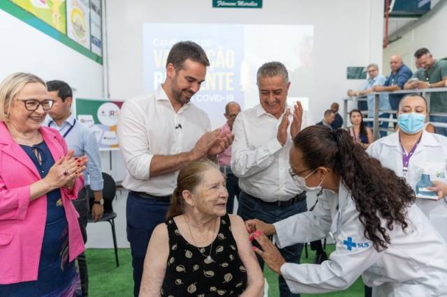 Campanha de vacinação bivalente contra a Covid-19 começa no RS
