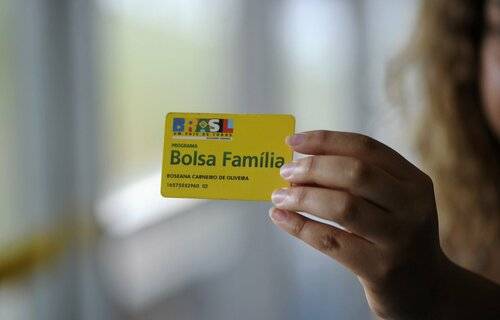 Bolsa Família voltará a exigir frequência escolar e vacinação