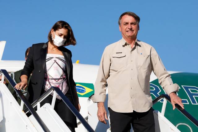 Bolsonaristas se mobilizam para receber ex-presidente no aeroporto de Brasília