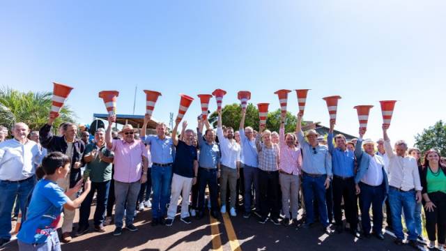 Leite inaugura asfaltamento de trecho de rodovia em Chiapetta