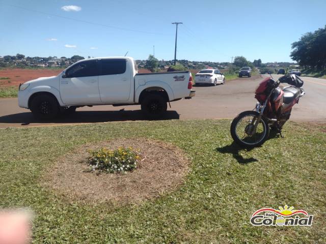 Motociclista fica ferido sem gravidade em acidente no trevo da RS-342 em Três de Maio