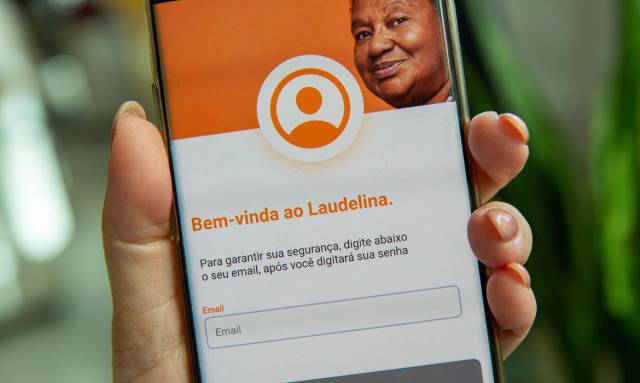 Aplicativo para trabalhadoras domésticas pode ser acessado por celular ou computador