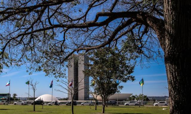 Senado começa a analisar novo arcabouço fiscal
