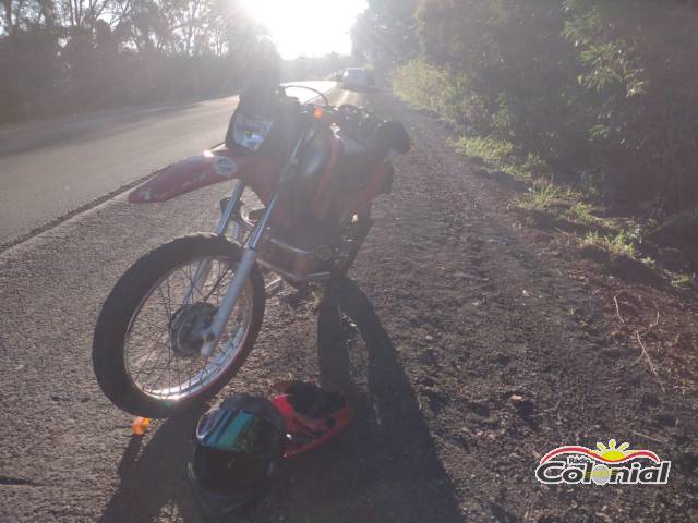 Motociclista fica ferido em acidente que envolveu três veículos na BR-472, em Três de Maio