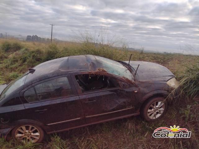 Veículo capota na RS-342 em Três de Maio