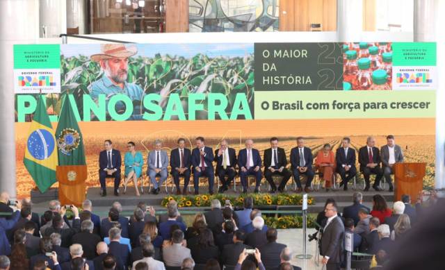 Governo lança Plano Safra de R$ 364,22 bilhões para médios e grandes produtores