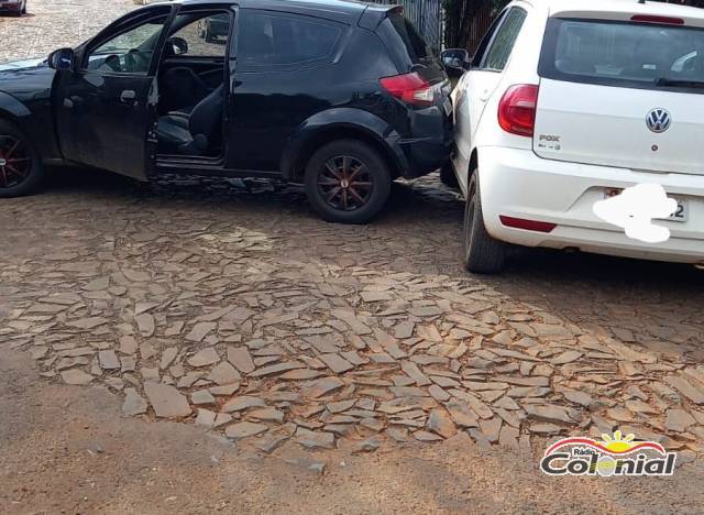 Colisão com danos materiais envolve dois veículos no bairro Oriental, em Três de Maio