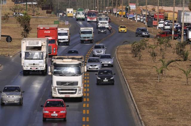 Esperidião Amin quer que placas de veículos voltem a informar cidade e estado