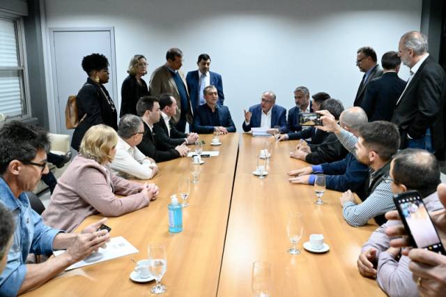 Governo federal autoriza Conab a fazer compra pública de leite