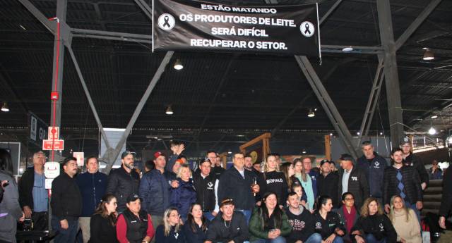 Produtores de leite protestam na Expointer