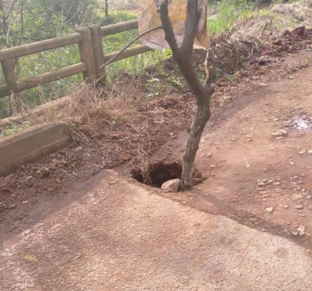 Parte do aterro de ponte sobre o rio Buricá sede, na localidade de Esquina Tiradentes em Três de Maio