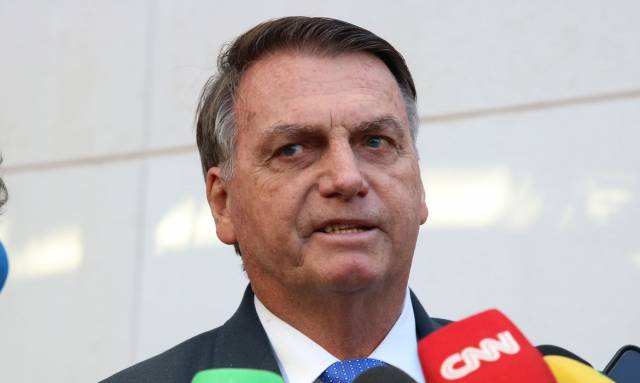 Bolsonaro passa por tratamento de refluxo e cirurgia de septo em SP