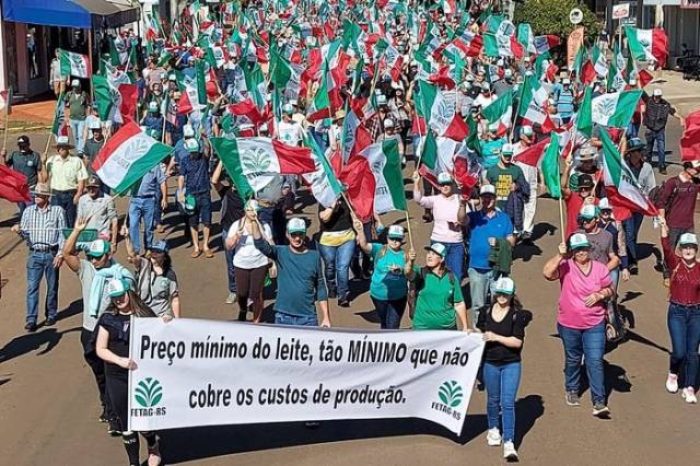 Fetag anuncia fechamento da fronteira com o Uruguai para barrar leite importado