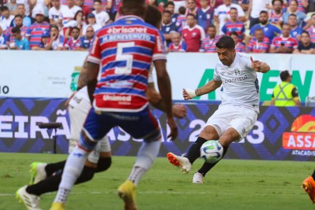 Com gol de Suárez, Grêmio arranca empate contra o time reserva do Fortaleza