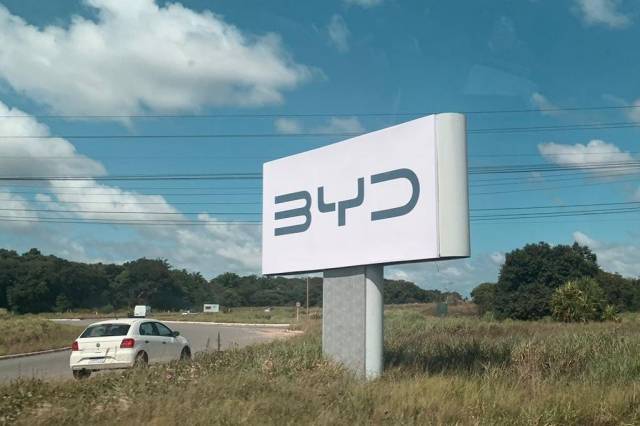 Em área abandonada pela Ford na Bahia, nasce a primeira montadora de carros elétricos do Brasil