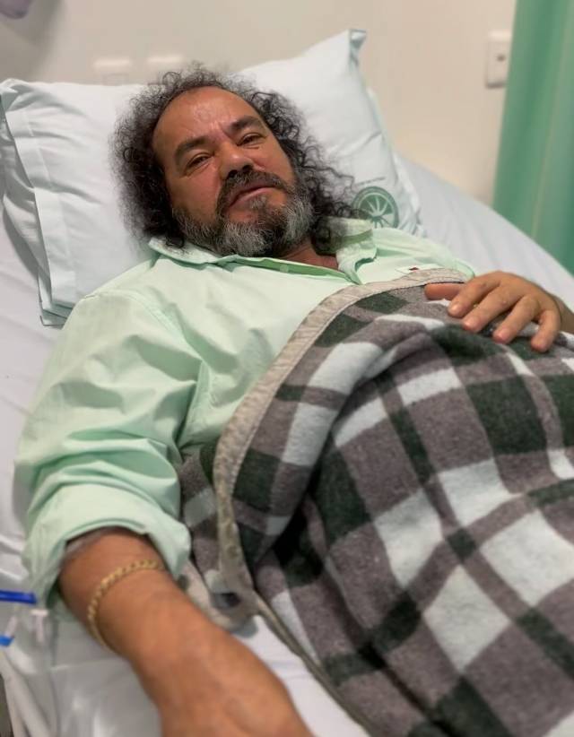 Cantor Baitaca se sente mal e é internado em hospital antes de show