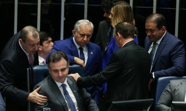 Senado aprova desoneração da folha de pagamentos de 17 setores