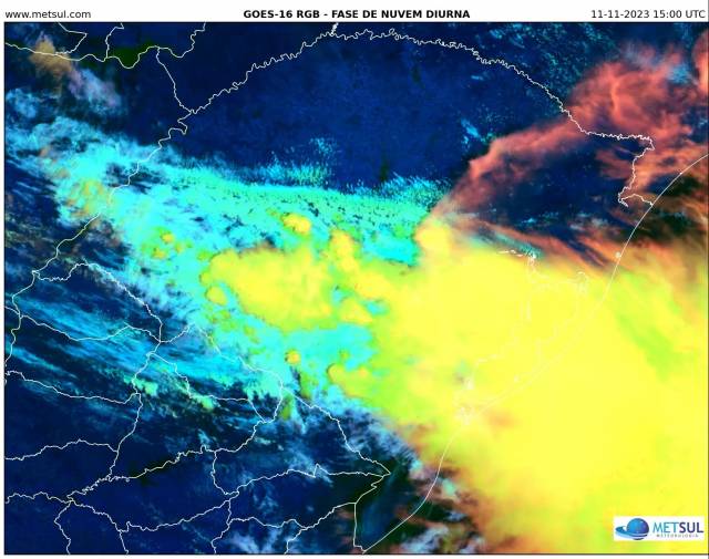 Frente fria com chuva forte avança pelo RS