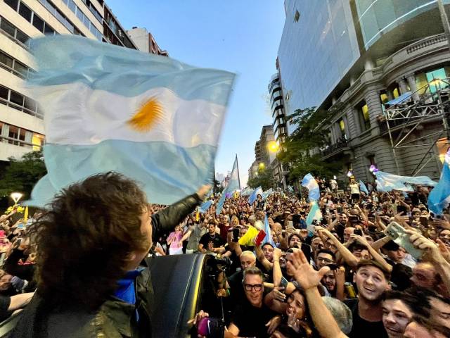 Javier Milei é eleito presidente da Argentina