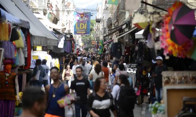 Governo vai refazer portaria sobre trabalho do comércio nos feriados