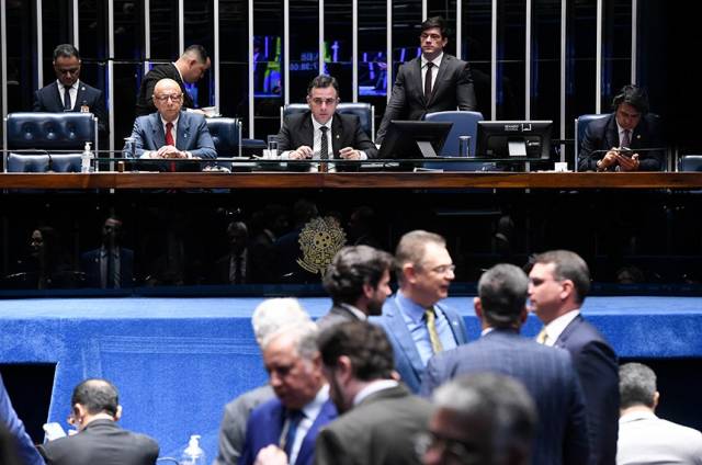 Senado aprova PEC que limita decisões individuais do STF