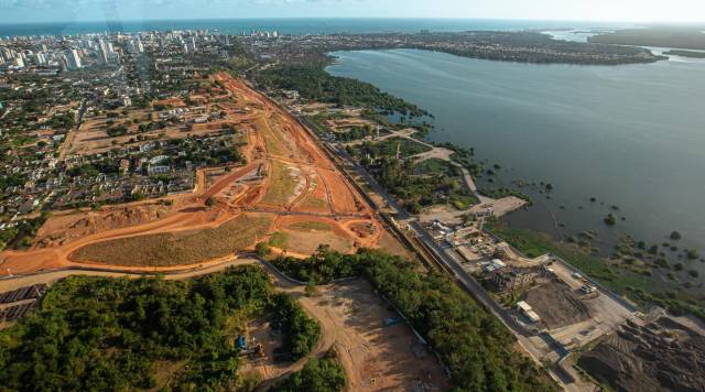 O que é o sal-gema e por que sua extração gerou problemas em Maceió?