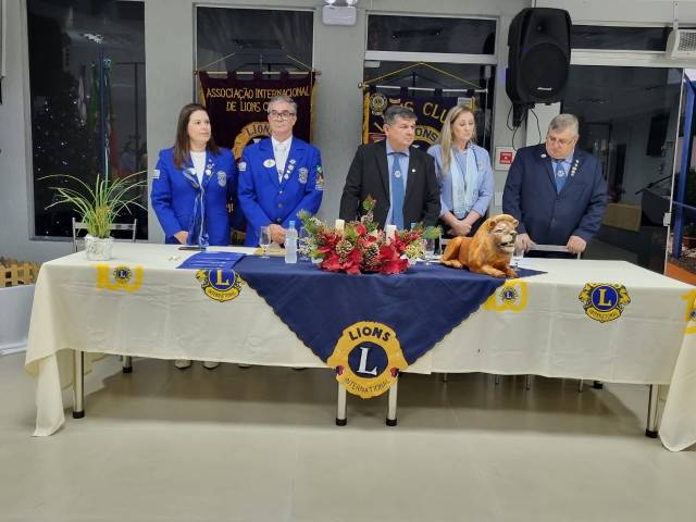 Reunião festiva é marcada por posse de novos integrantes do Lions Clube de Três de Maio