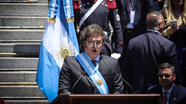 Milei toma posse como presidente da Argentina