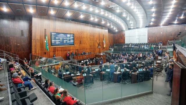 Assembleia aprova projetos que alteram leis na área da Educação