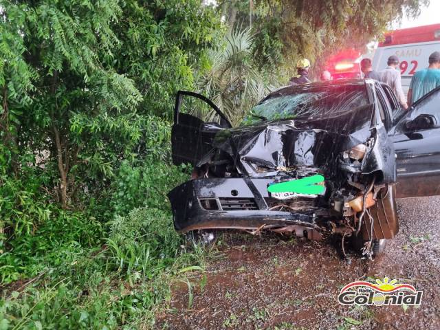 Saída de pista na BR-472 deixa duas pessoas feridas em Três de Maio