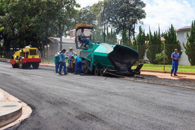 Asfaltamento da Rua São Boaventura está em andamento