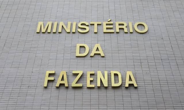 Fazenda remaneja R$ 707 mi em crédito para cooperativas de produtores de leite