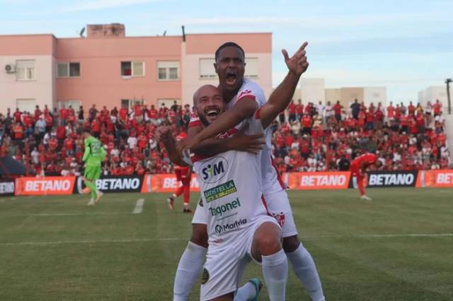 Inter perde para o Guarany de Bagé e deixa escapar a liderança do Gauchão