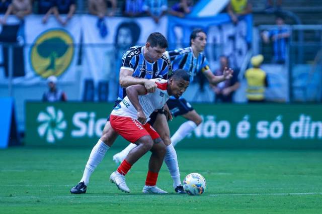 Com gol no final, Grêmio arranca empate com o São Luiz na Arena